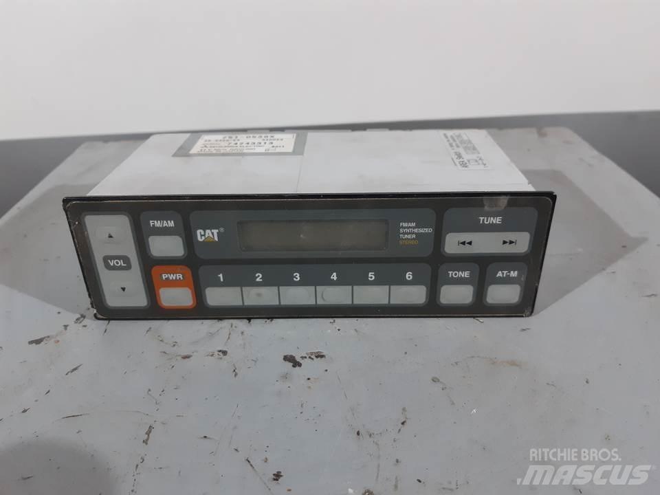 CAT 345C Кабина