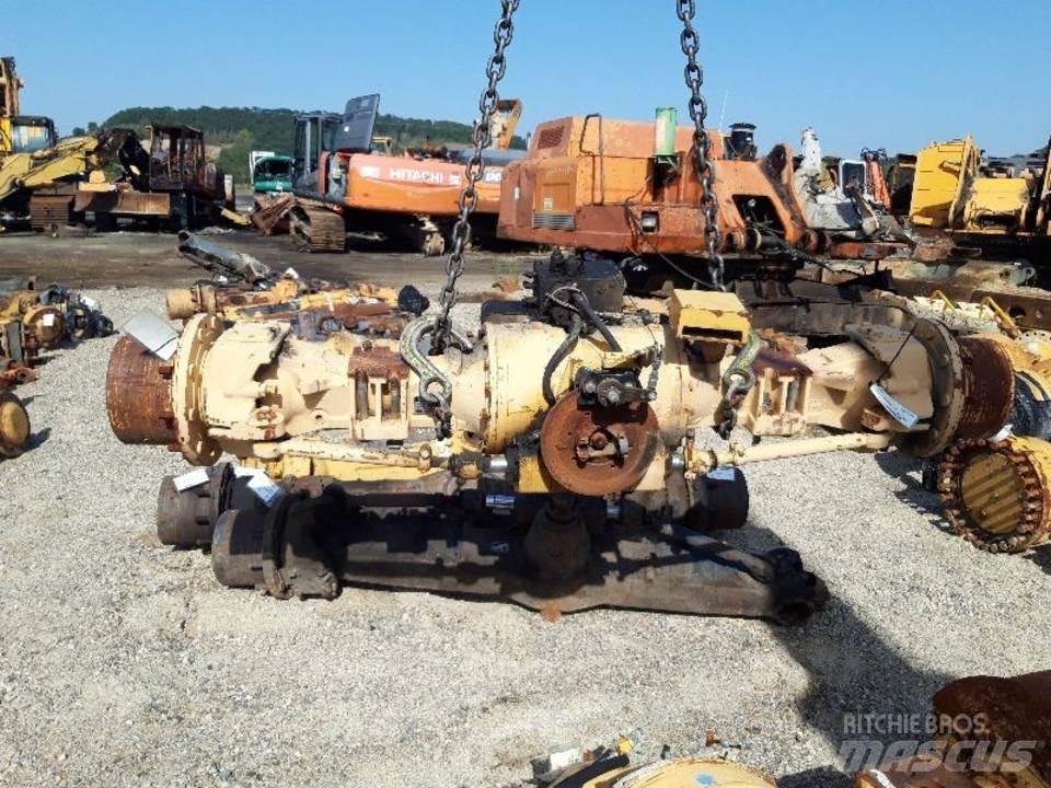 CAT 438B Предаване