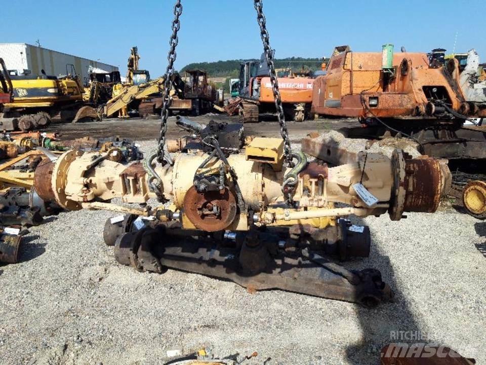 CAT 438B Предаване