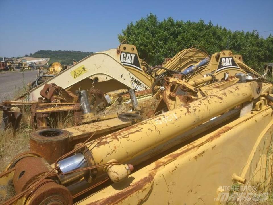 CAT 438B Хидравлични
