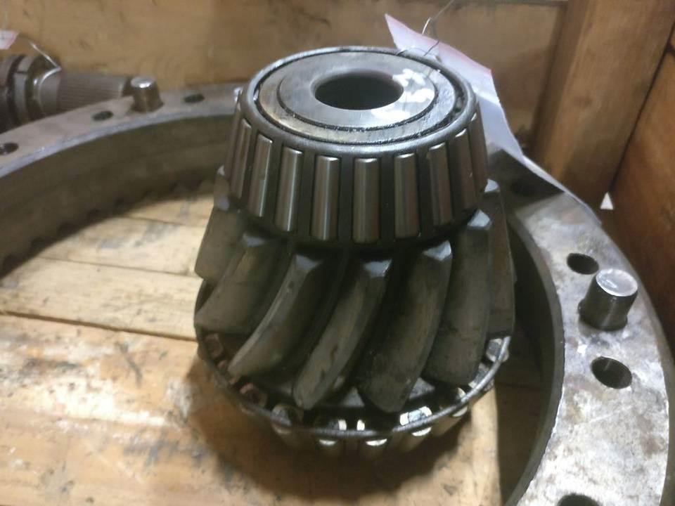 CAT 657B Предаване