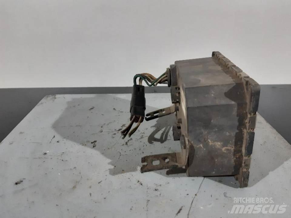 CAT 725 Кабина