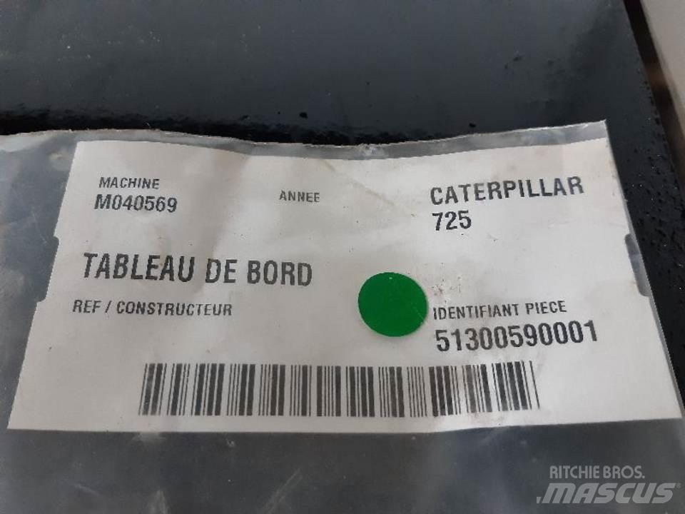 CAT 725 Кабина