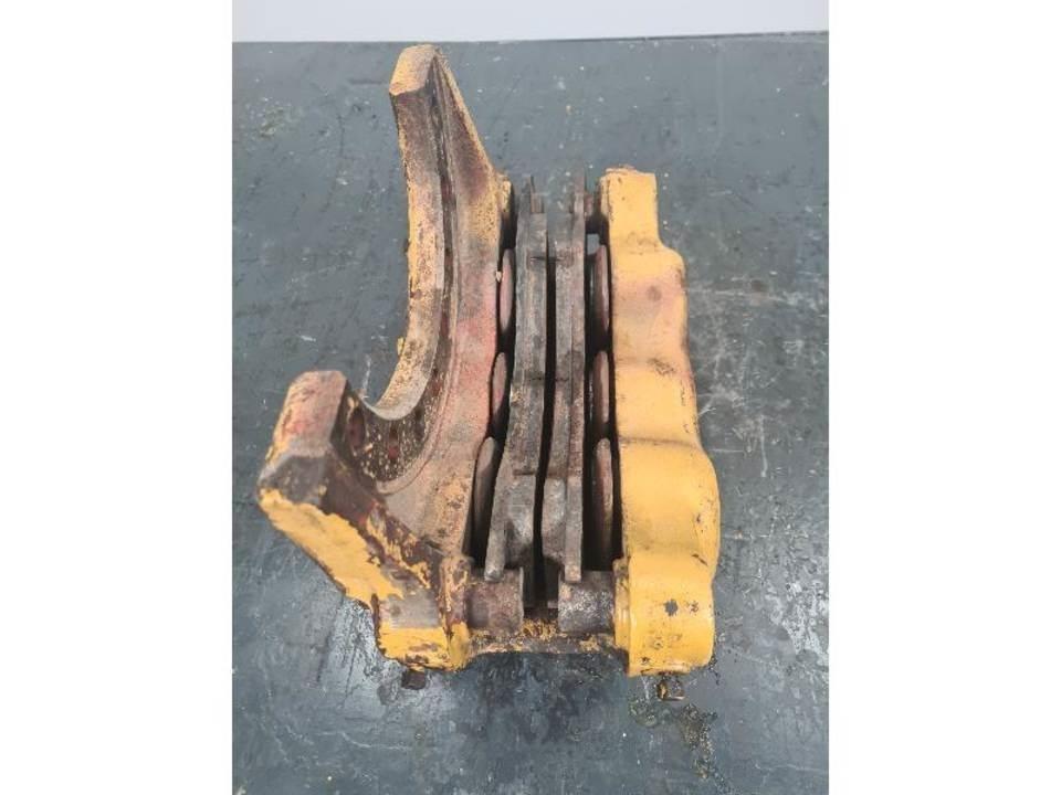 CAT 730 Предаване