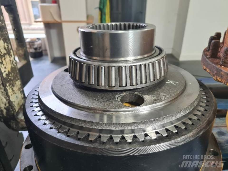 CAT 735 Предаване