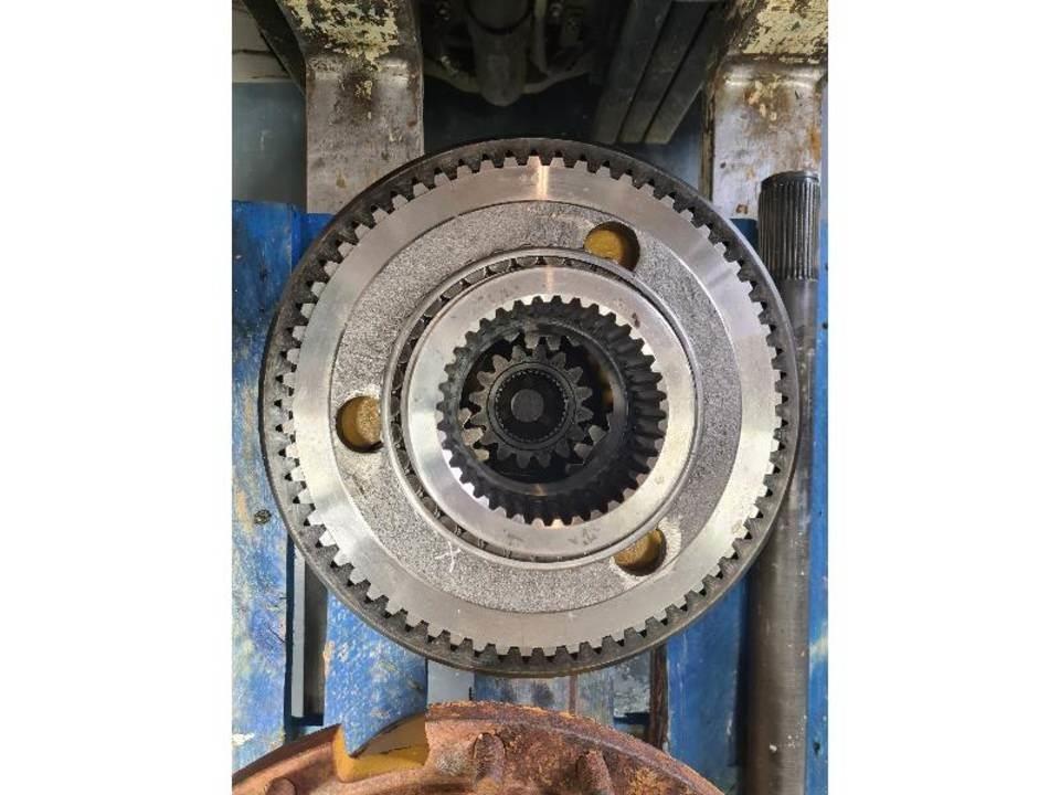 CAT 735 Предаване