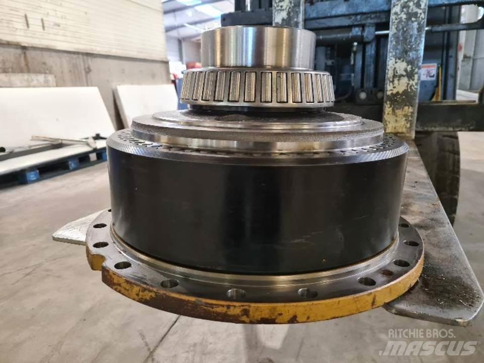CAT 735 Предаване