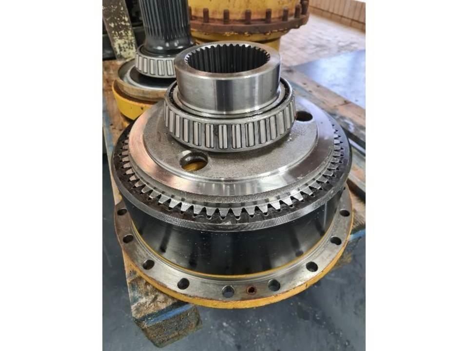 CAT 735 Предаване
