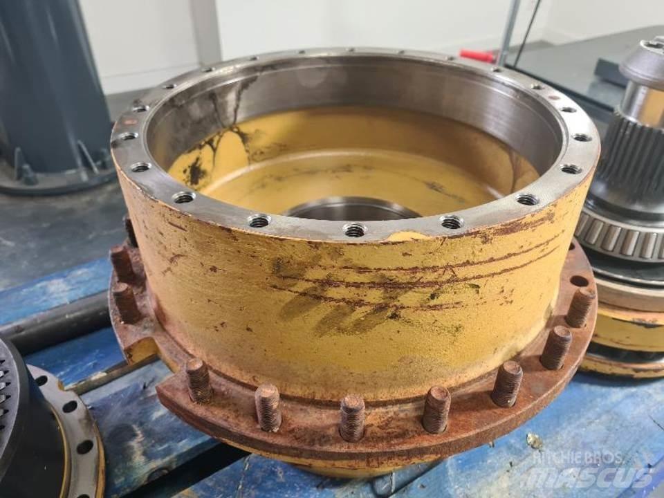 CAT 735 Предаване