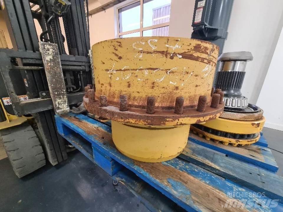 CAT 735 Предаване