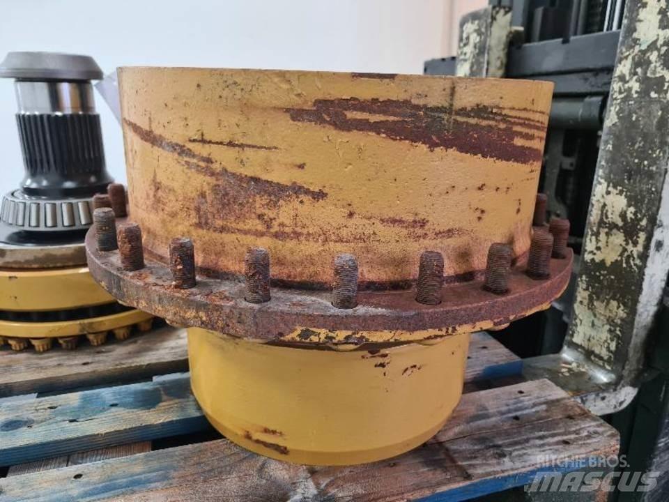CAT 735 Предаване