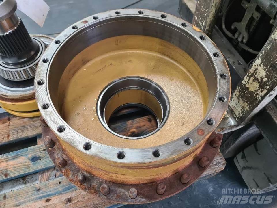 CAT 735 Предаване