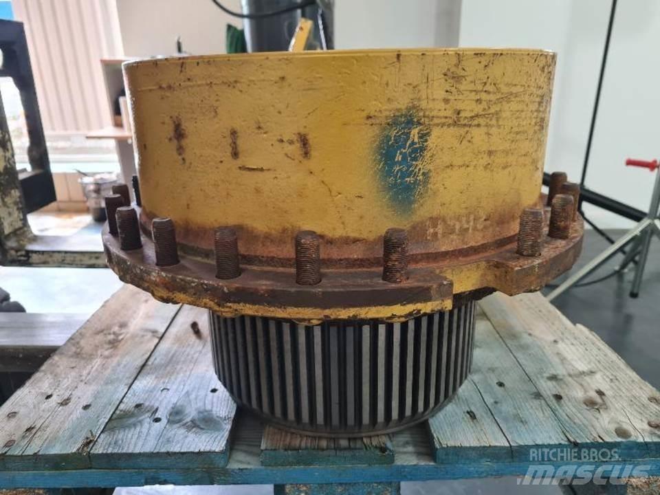 CAT 735 Предаване