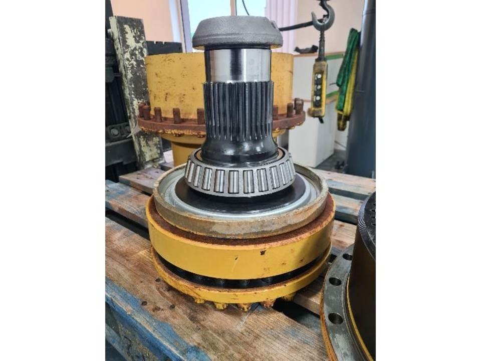 CAT 735 Предаване