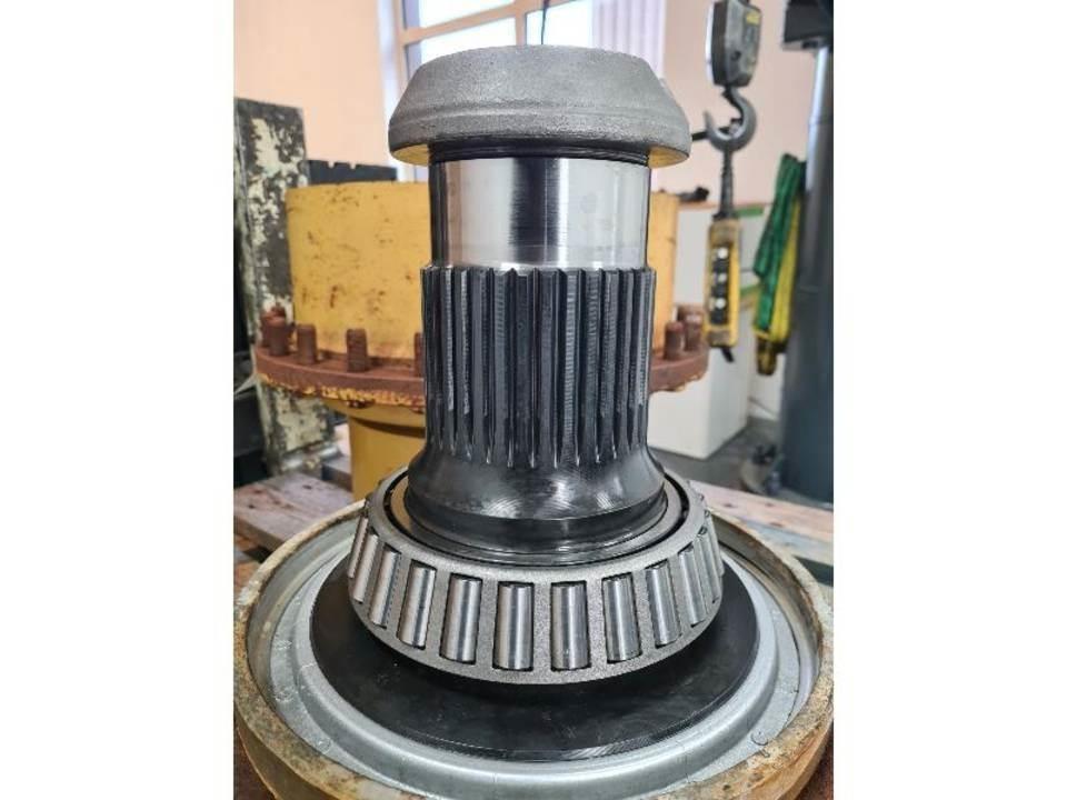 CAT 735 Предаване
