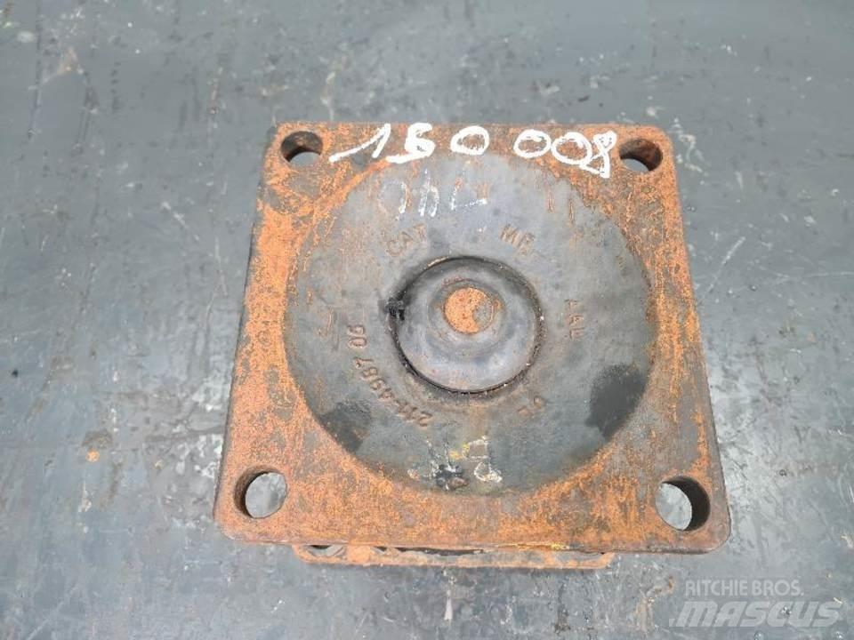 CAT 735 Предаване