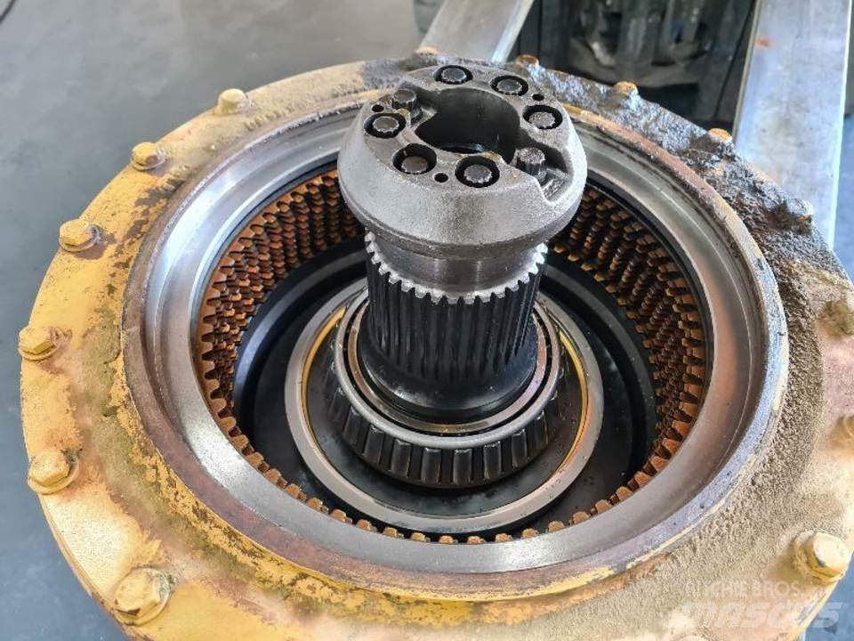 CAT 735 Предаване