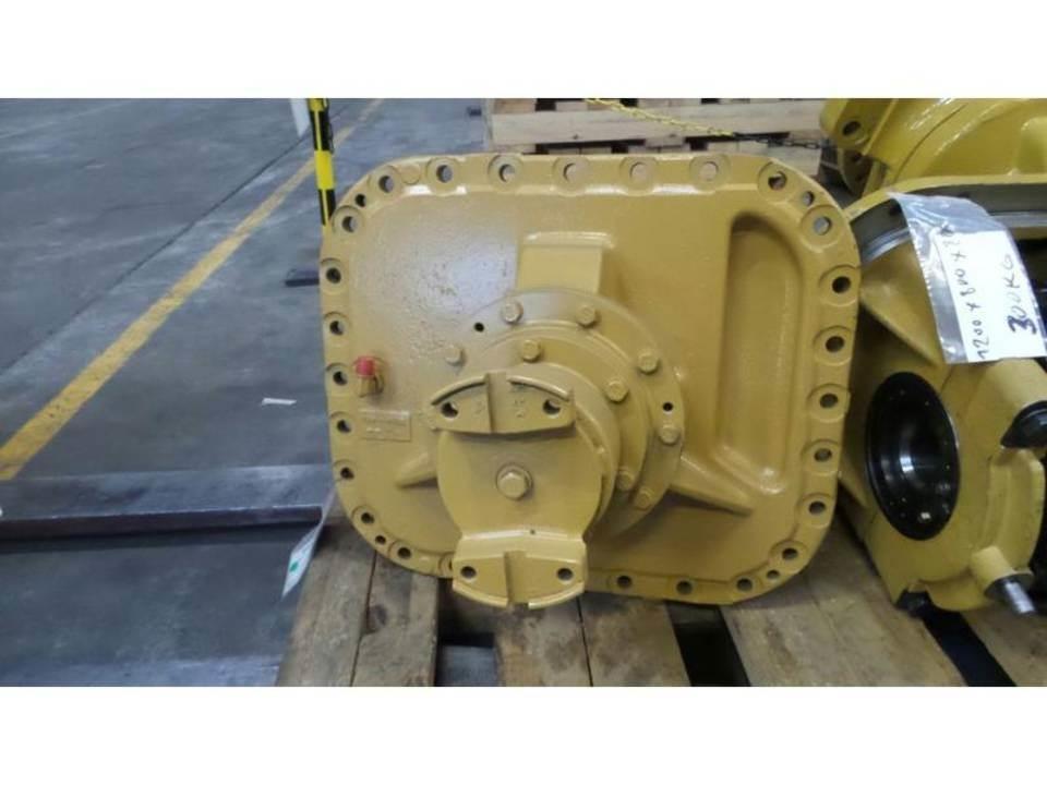 CAT 740 Предаване