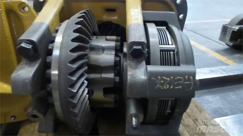 CAT 740 Предаване