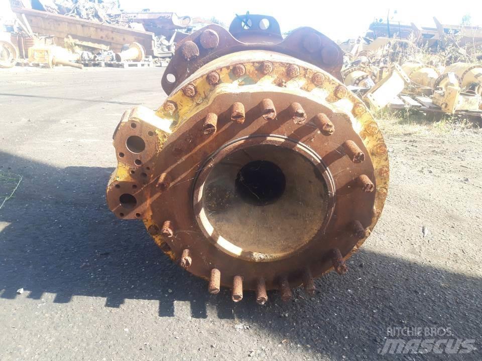 CAT 769B Предаване