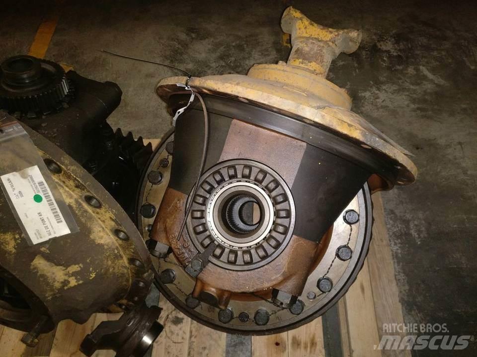 CAT 769B Предаване