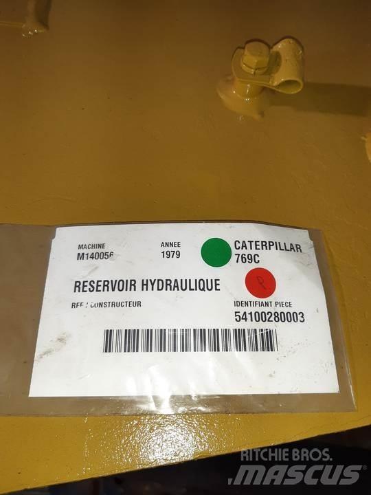 CAT 769C Кабина