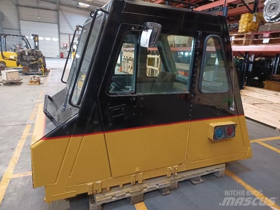 CAT 771D Кабина