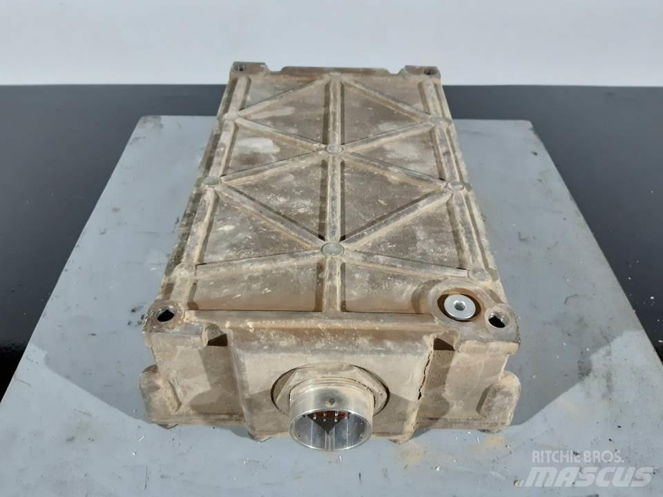 CAT 775B Кабина