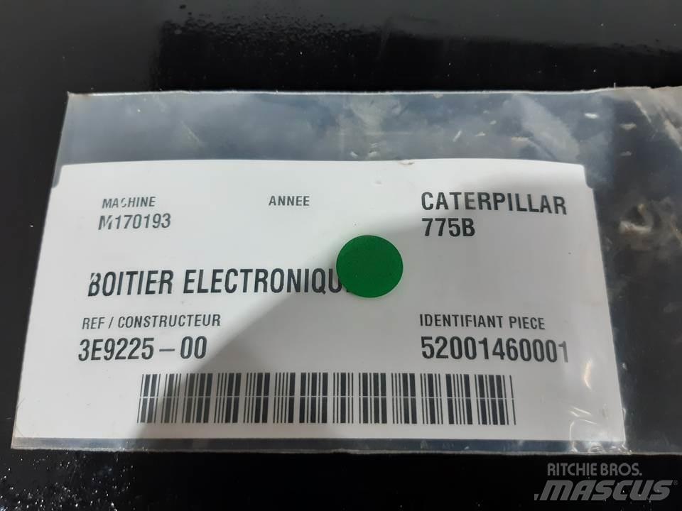 CAT 775B Кабина