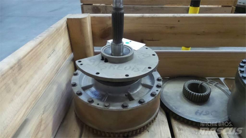 CAT 916 Предаване