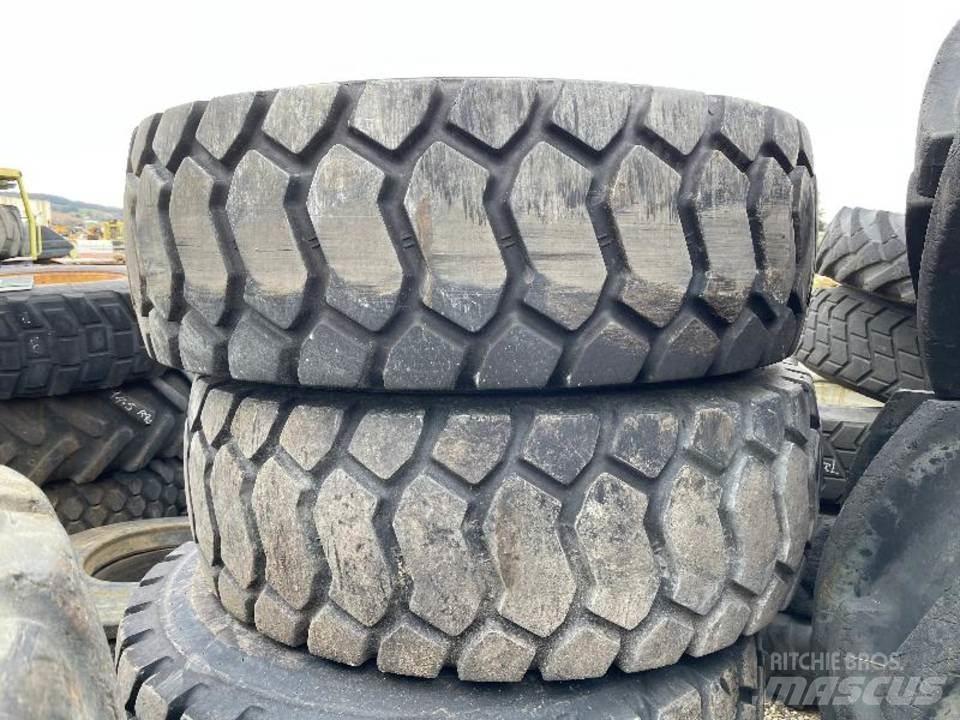 CAT 918M Релси, вериги и ходова част
