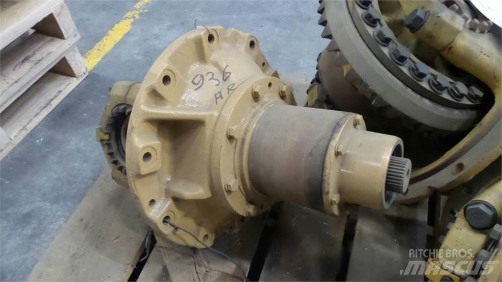 CAT 936 Предаване