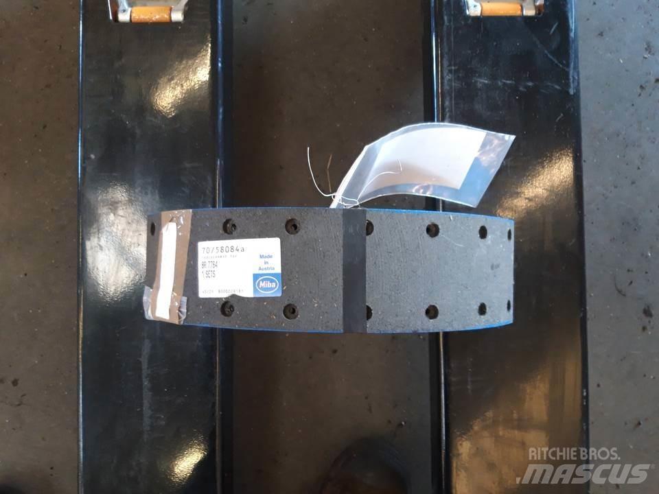 CAT 950 Релси, вериги и ходова част
