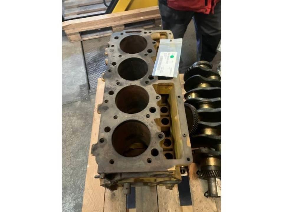 CAT 953 Двигатели