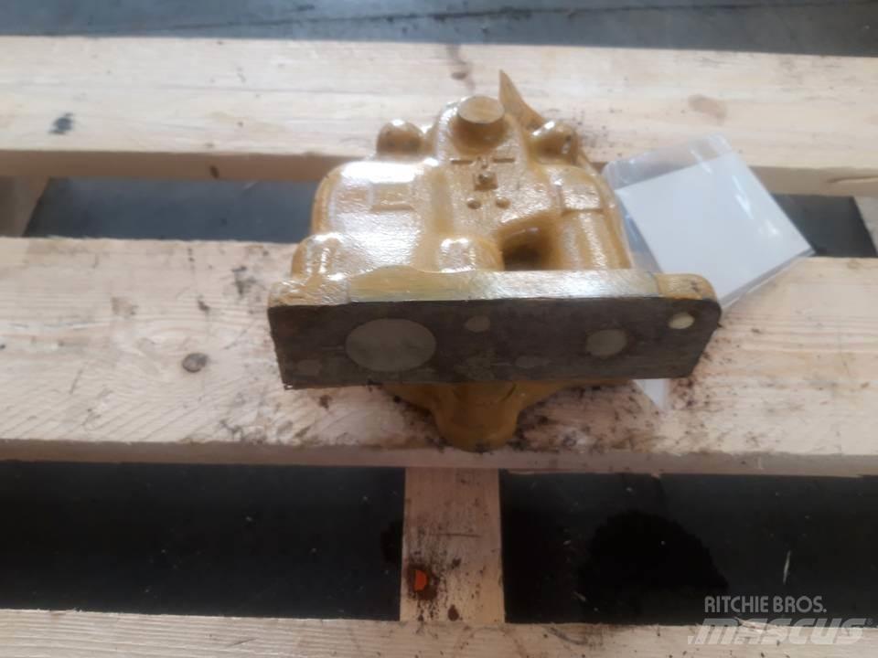 CAT 955L Хидравлични