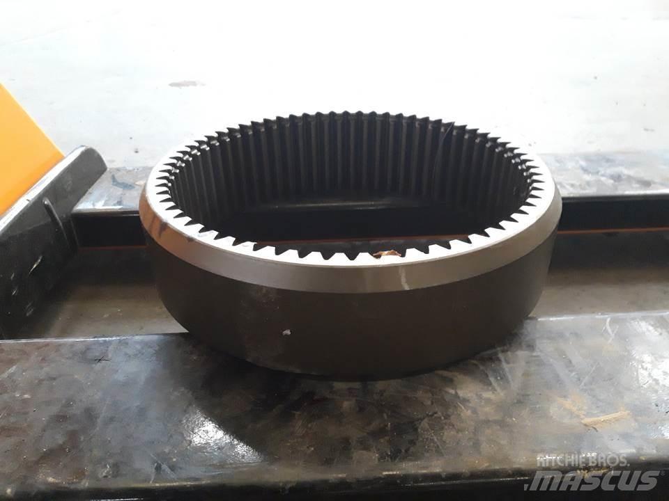CAT 966C Предаване