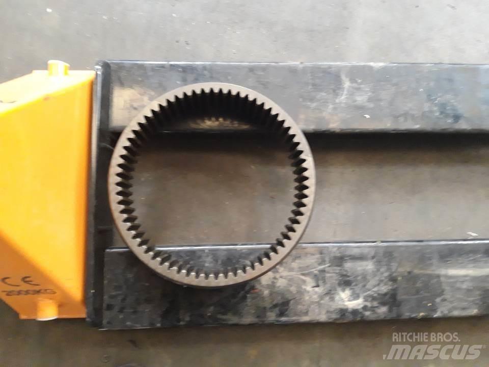 CAT 966C Предаване