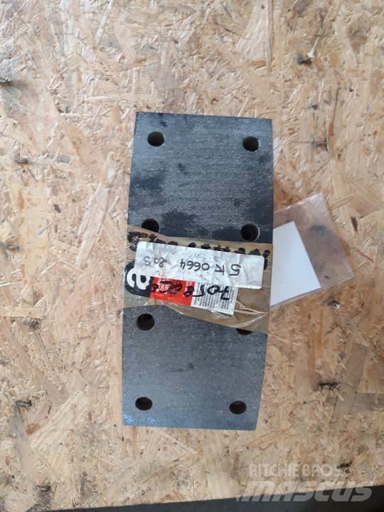CAT 966C Релси, вериги и ходова част
