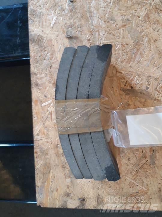 CAT 966C Релси, вериги и ходова част
