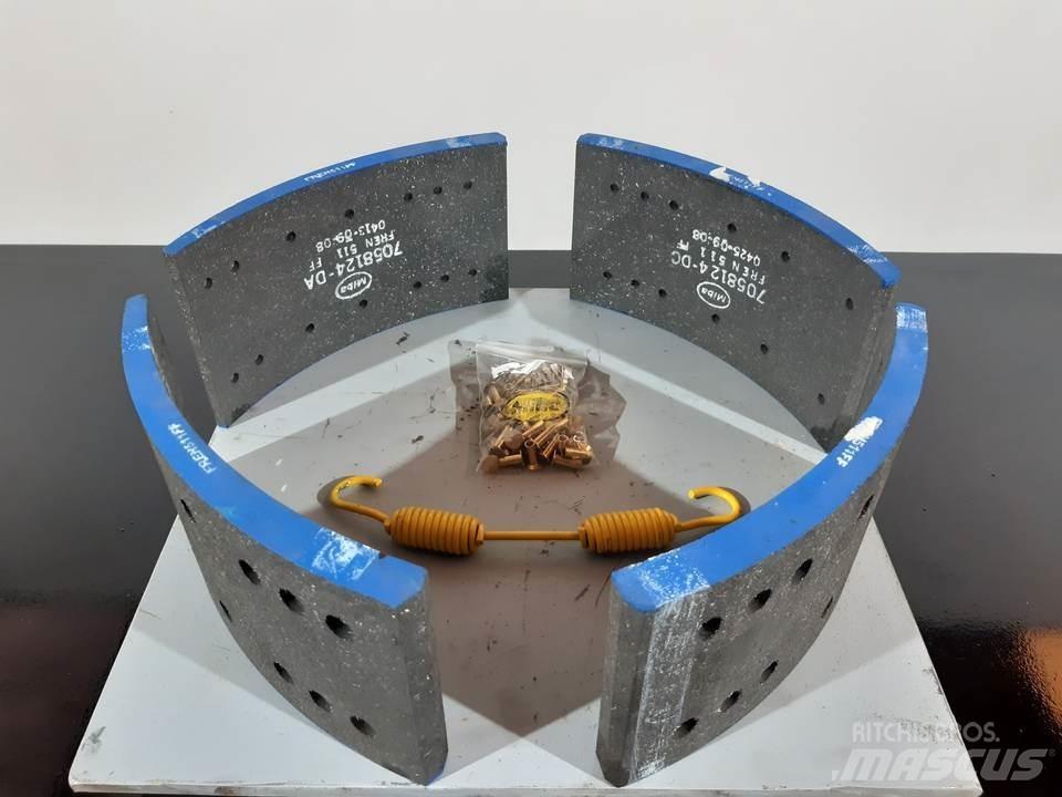 CAT 966D Релси, вериги и ходова част
