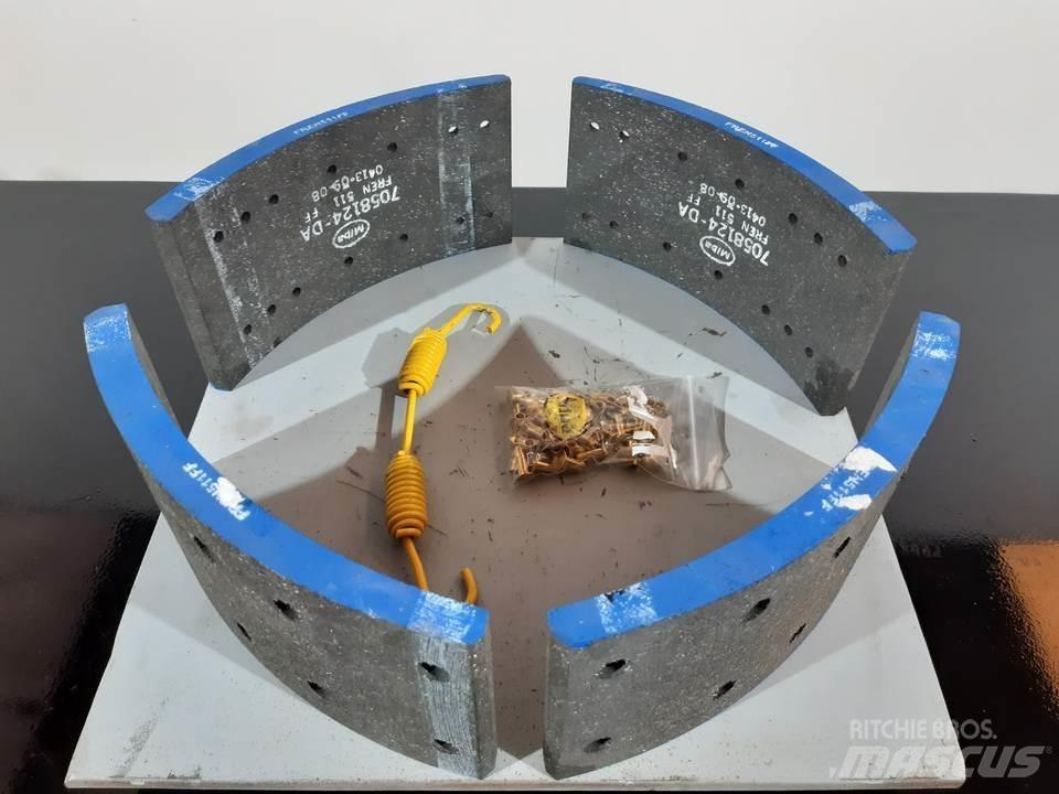 CAT 966D Релси, вериги и ходова част
