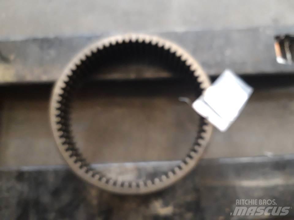 CAT 966E Предаване