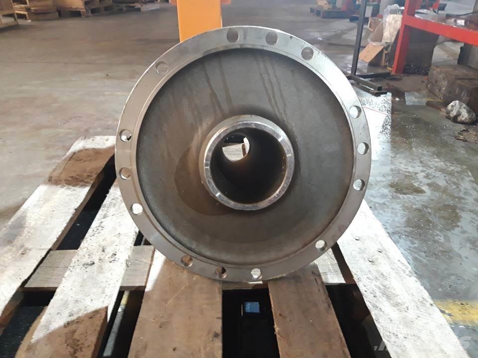 CAT 977 Предаване