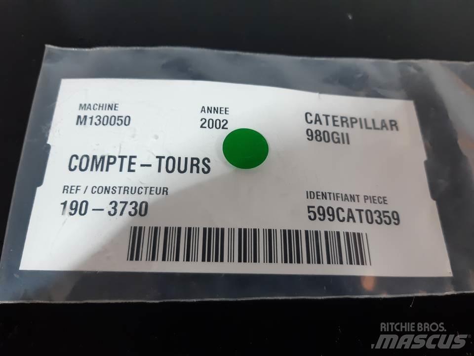 CAT 980GII Кабина