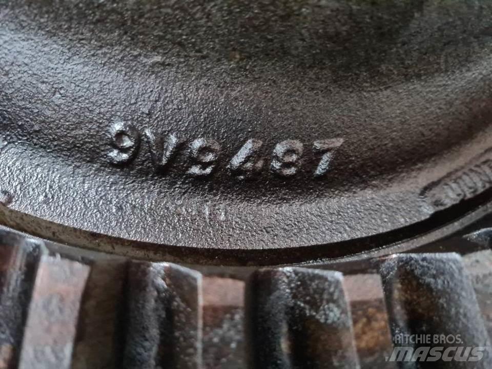 CAT 988B Предаване
