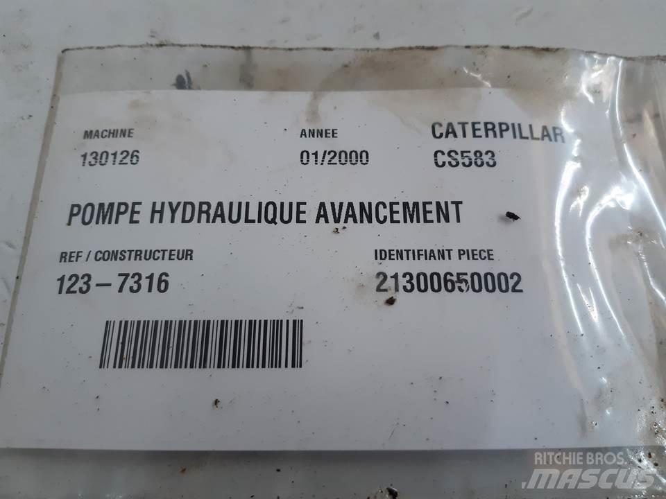 CAT CS583 Хидравлични