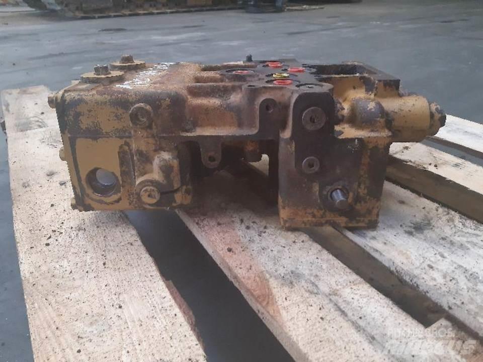 CAT D5H Хидравлични