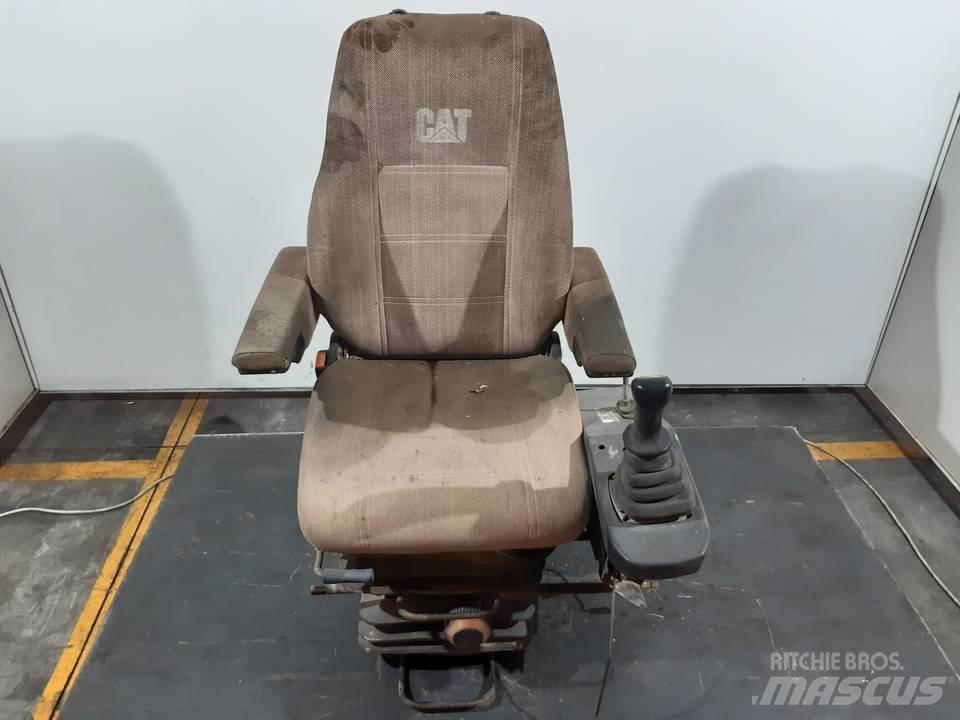 CAT M312 Кабина