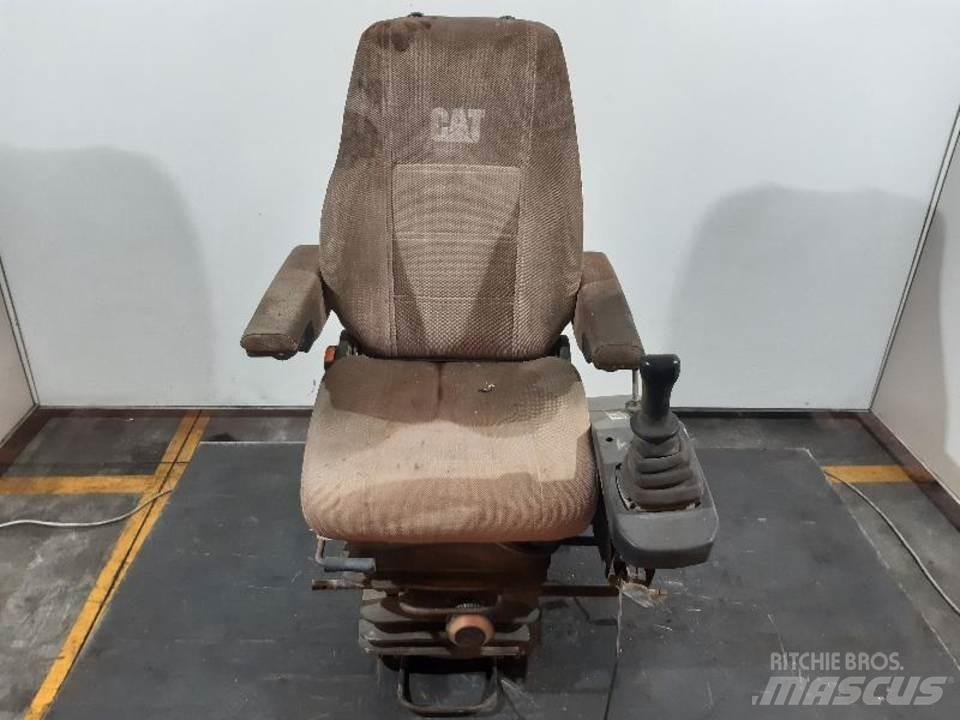CAT M312 Кабина