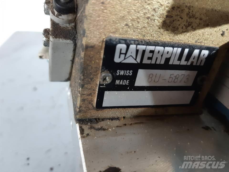 CAT M318 Кабина